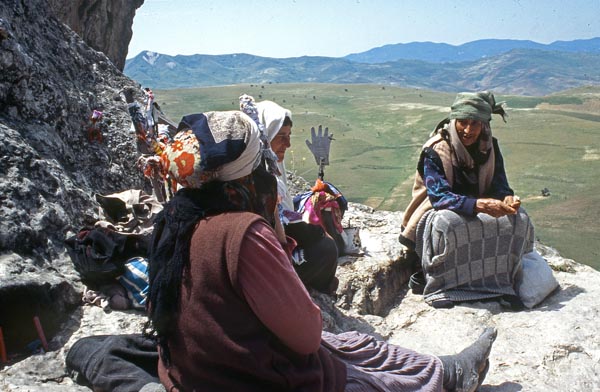 Besh Barmag, Siyazan, Azerbaijan © Wieland De Hoon, 2001