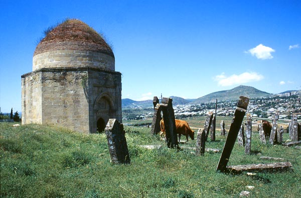 Addy-Gyumbez mausoleum, Shemakhi, Azerbaijan © Wieland De Hoon, 2001